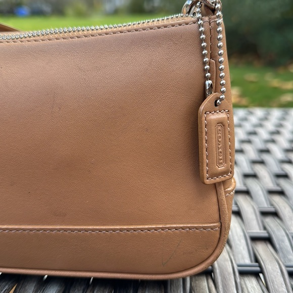 VTG: Coach Hampton Demi Leather Hobo - Camel Color. Comes W/COACH DUST BAG - Picture 6 of 16